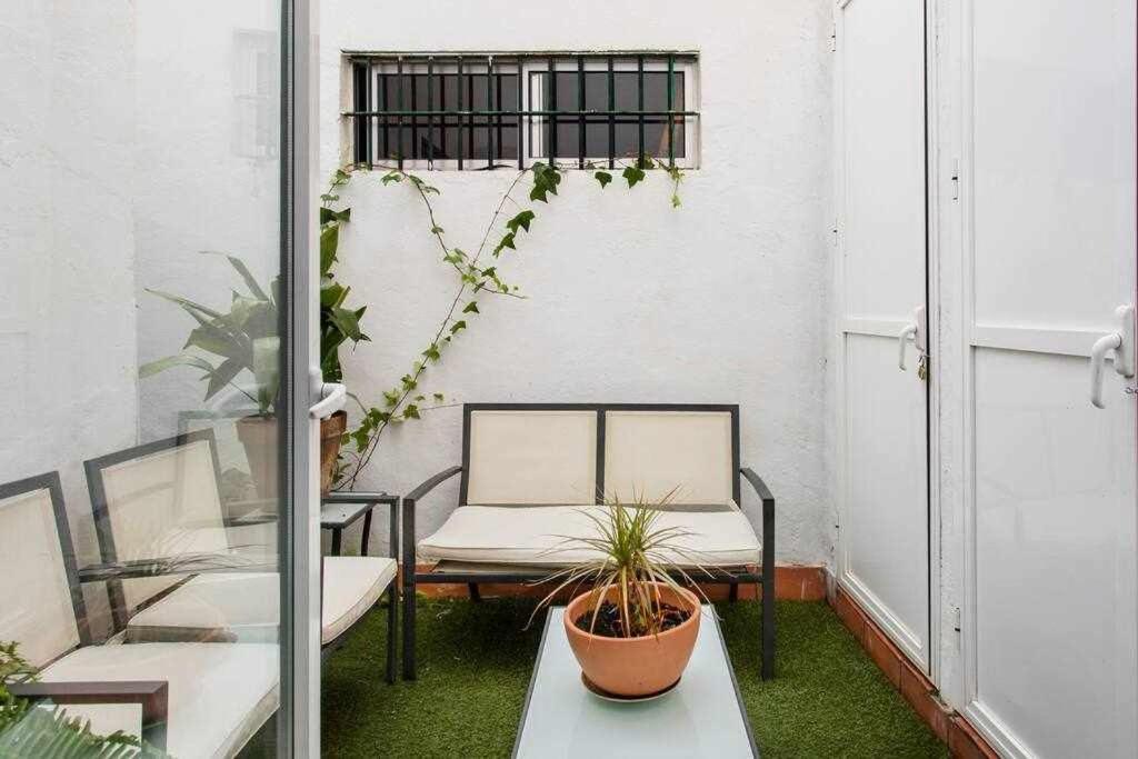 Lujoso Apartamento Con Patio En Triana Sevilla Buitenkant foto