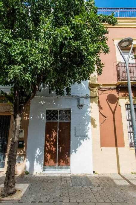 Lujoso Apartamento Con Patio En Triana Sevilla Buitenkant foto