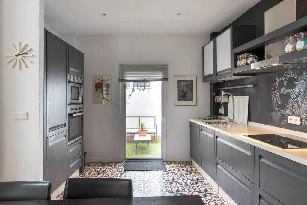 Lujoso Apartamento Con Patio En Triana Sevilla Buitenkant foto